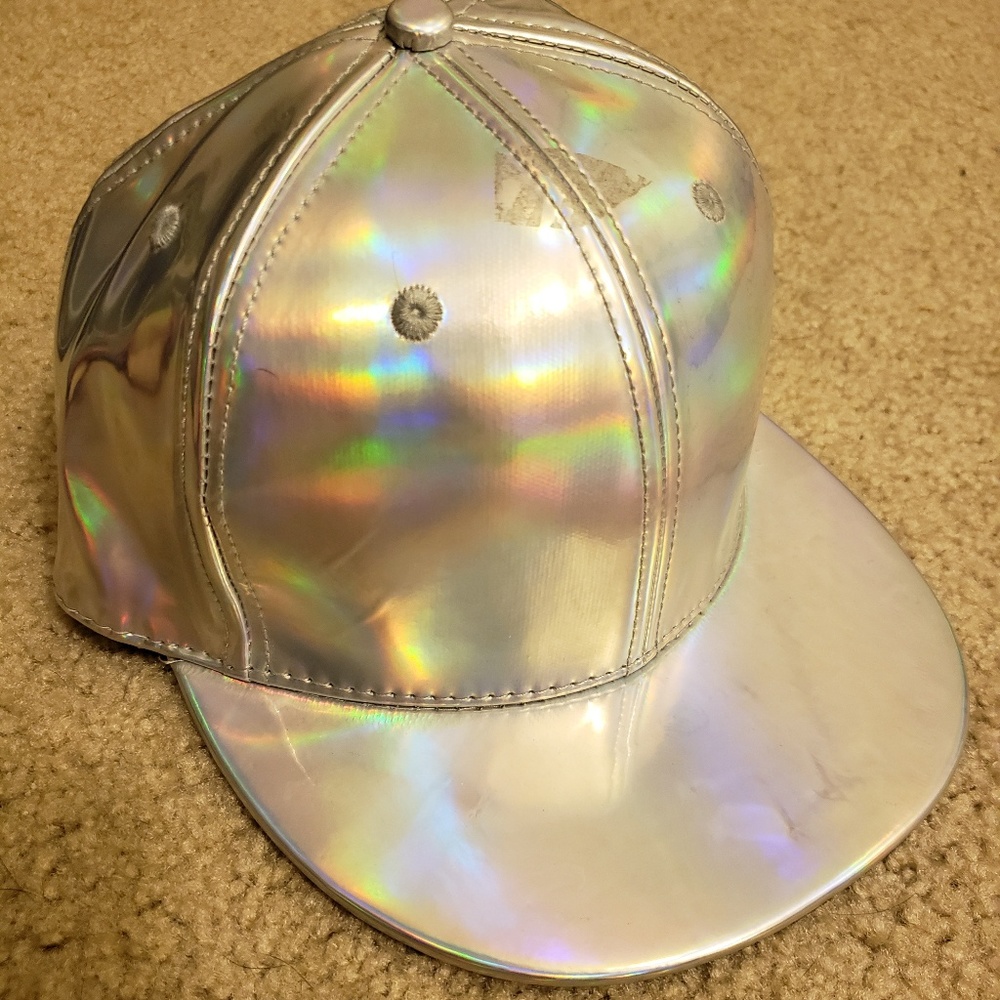 Holographic hat